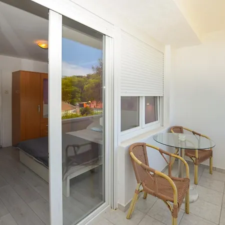 Iris Διαμέρισμα *