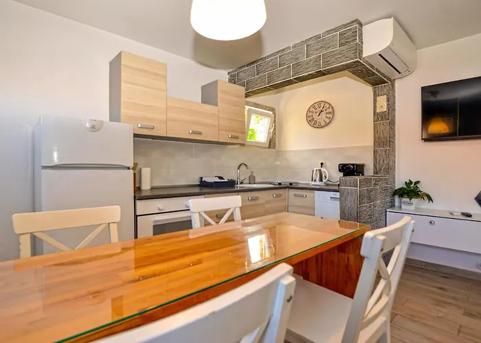 Iris Διαμέρισμα *